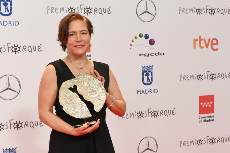 Imagen de Valerie del Pierre con el premio. Fuente: Premios Forqué